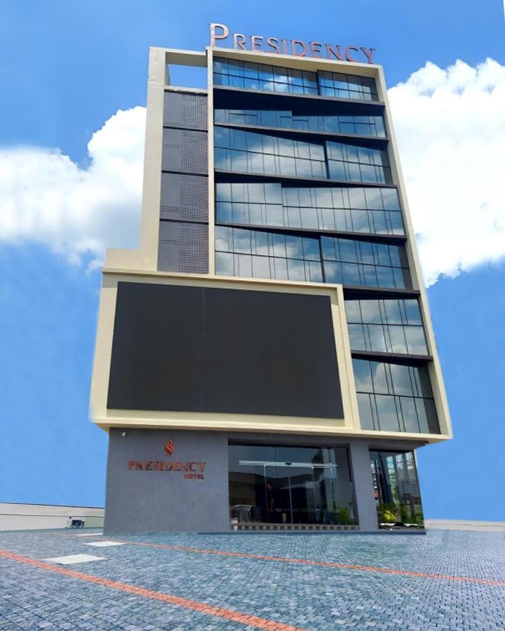 Presidency Airport Hotel Kochi Exteriör bild