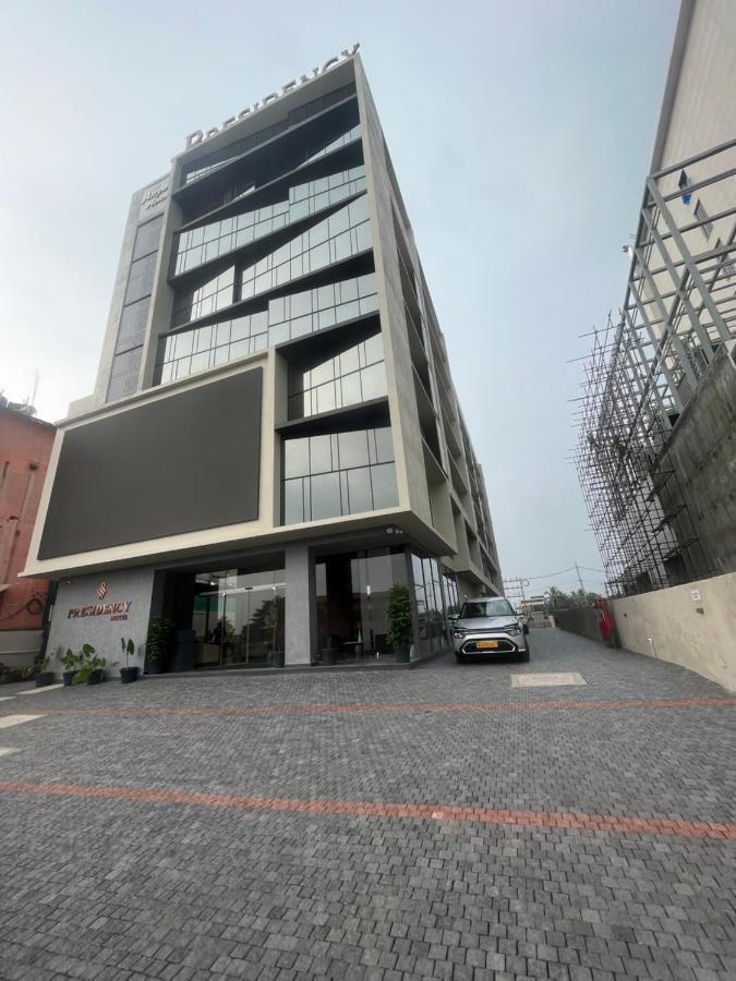 Presidency Airport Hotel Kochi Exteriör bild