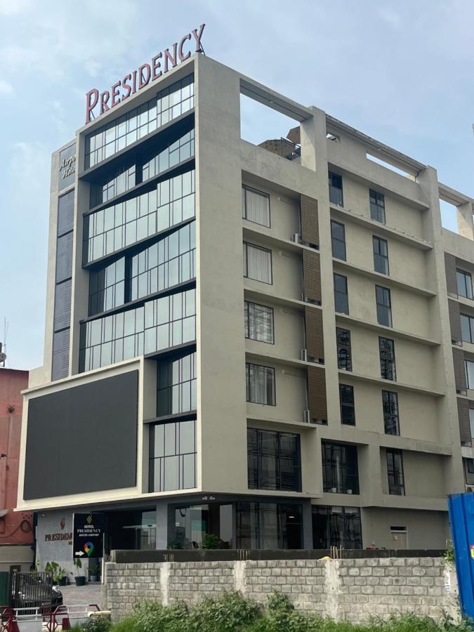 Presidency Airport Hotel Kochi Exteriör bild
