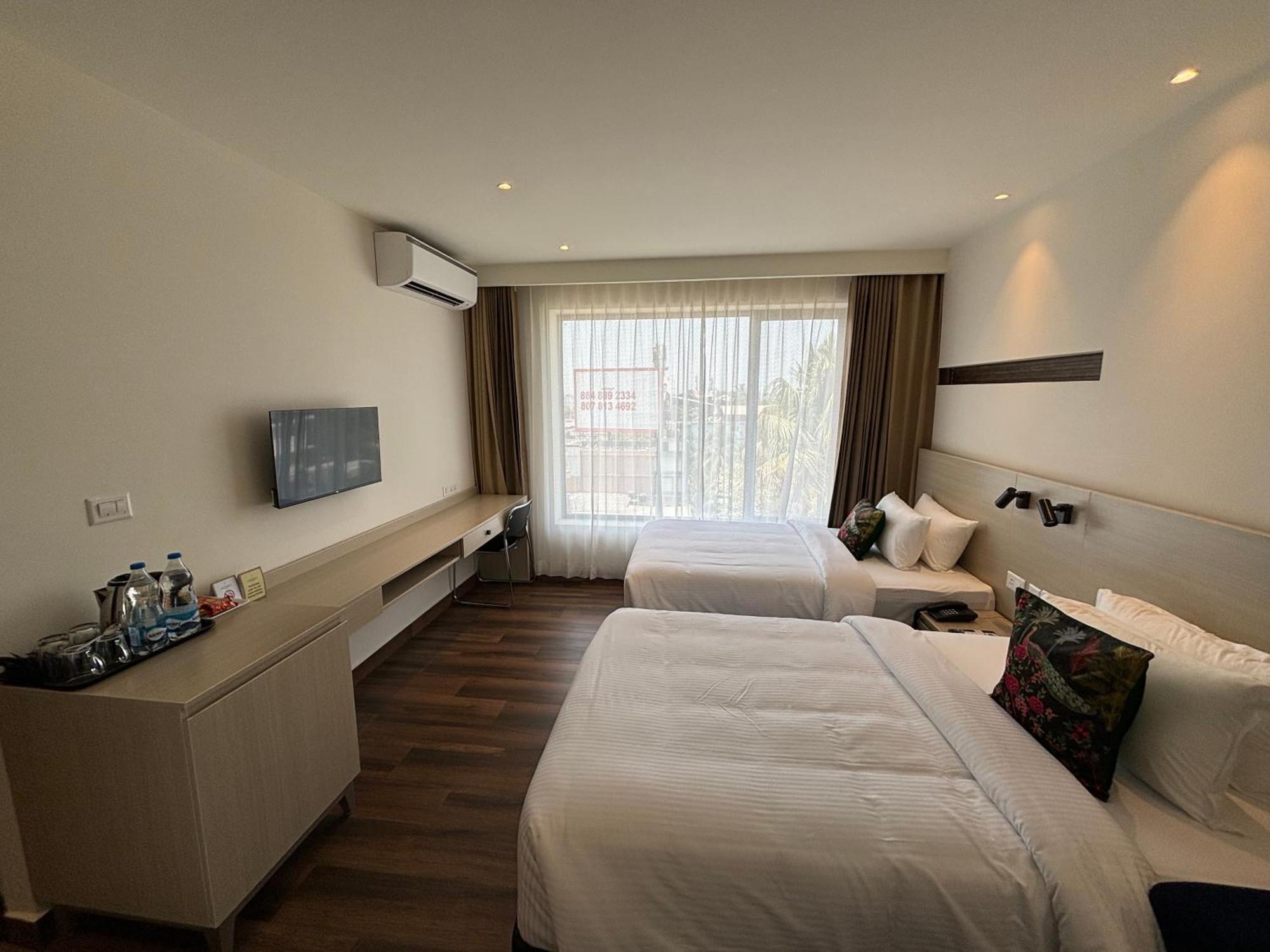 Presidency Airport Hotel Kochi Exteriör bild