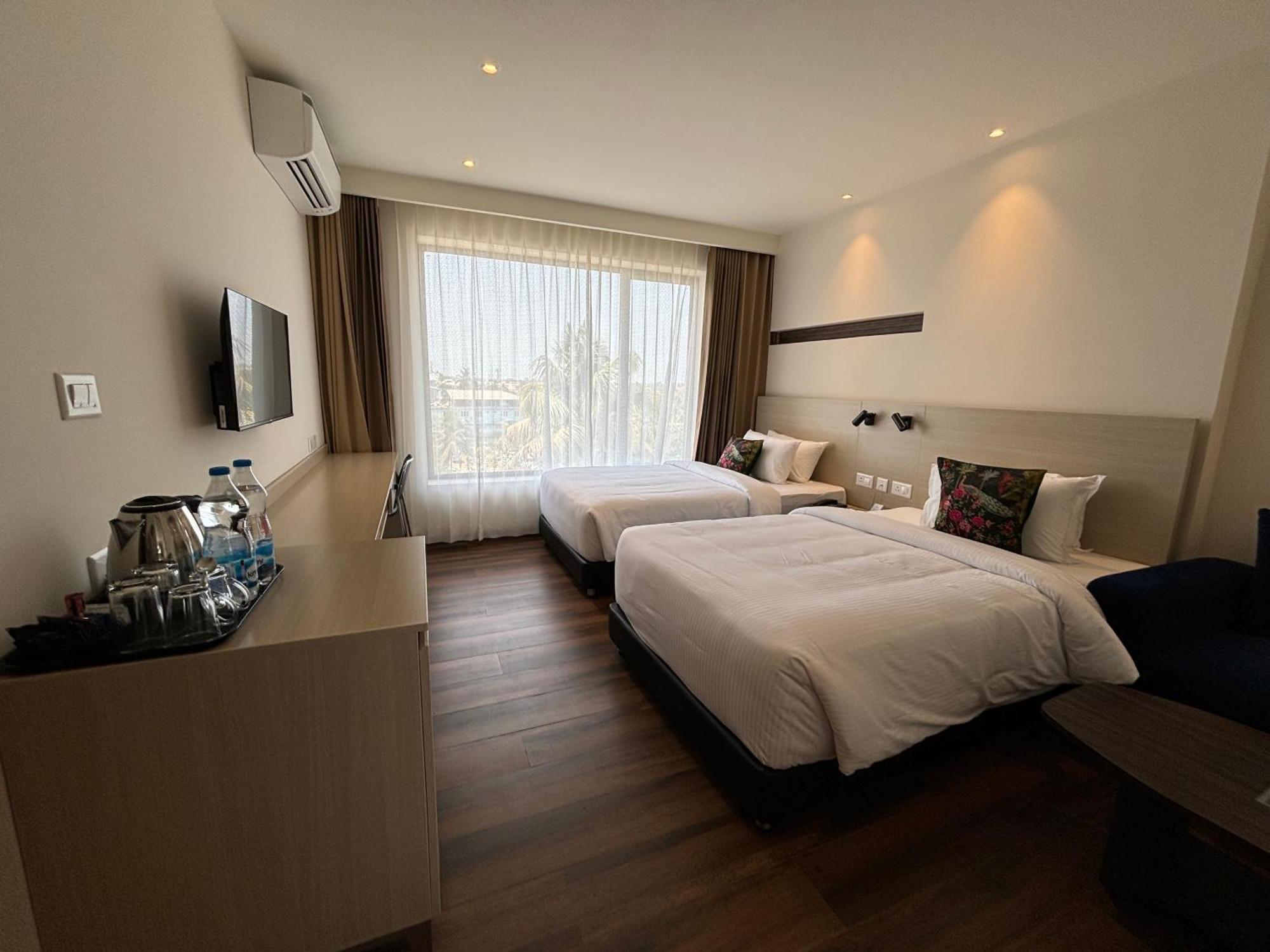 Presidency Airport Hotel Kochi Exteriör bild