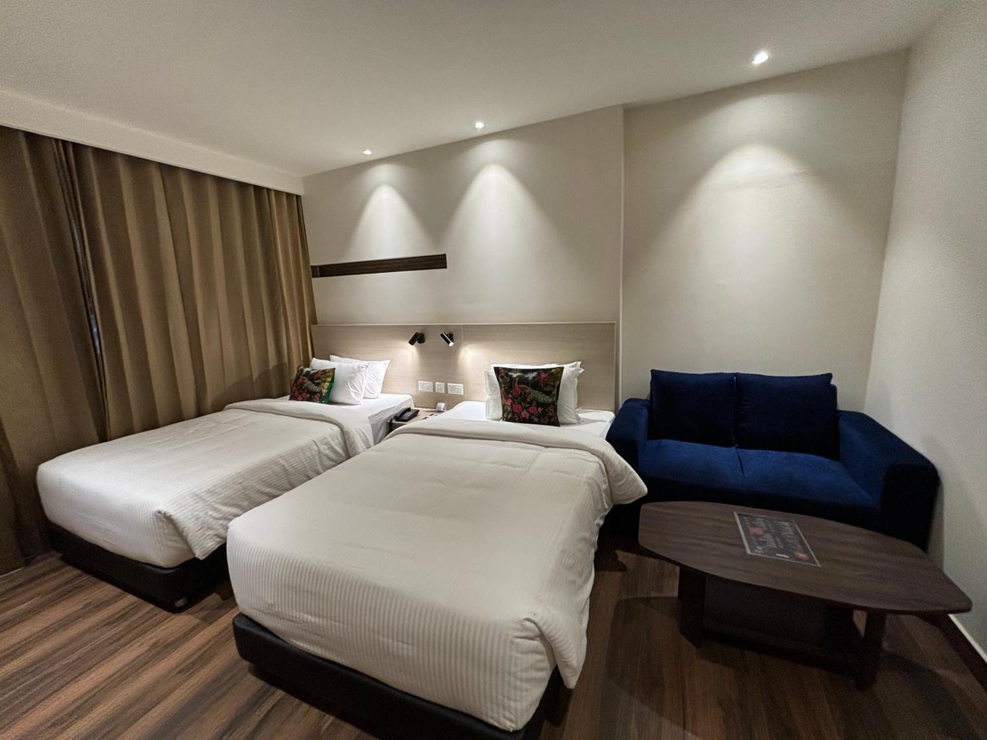 Presidency Airport Hotel Kochi Exteriör bild