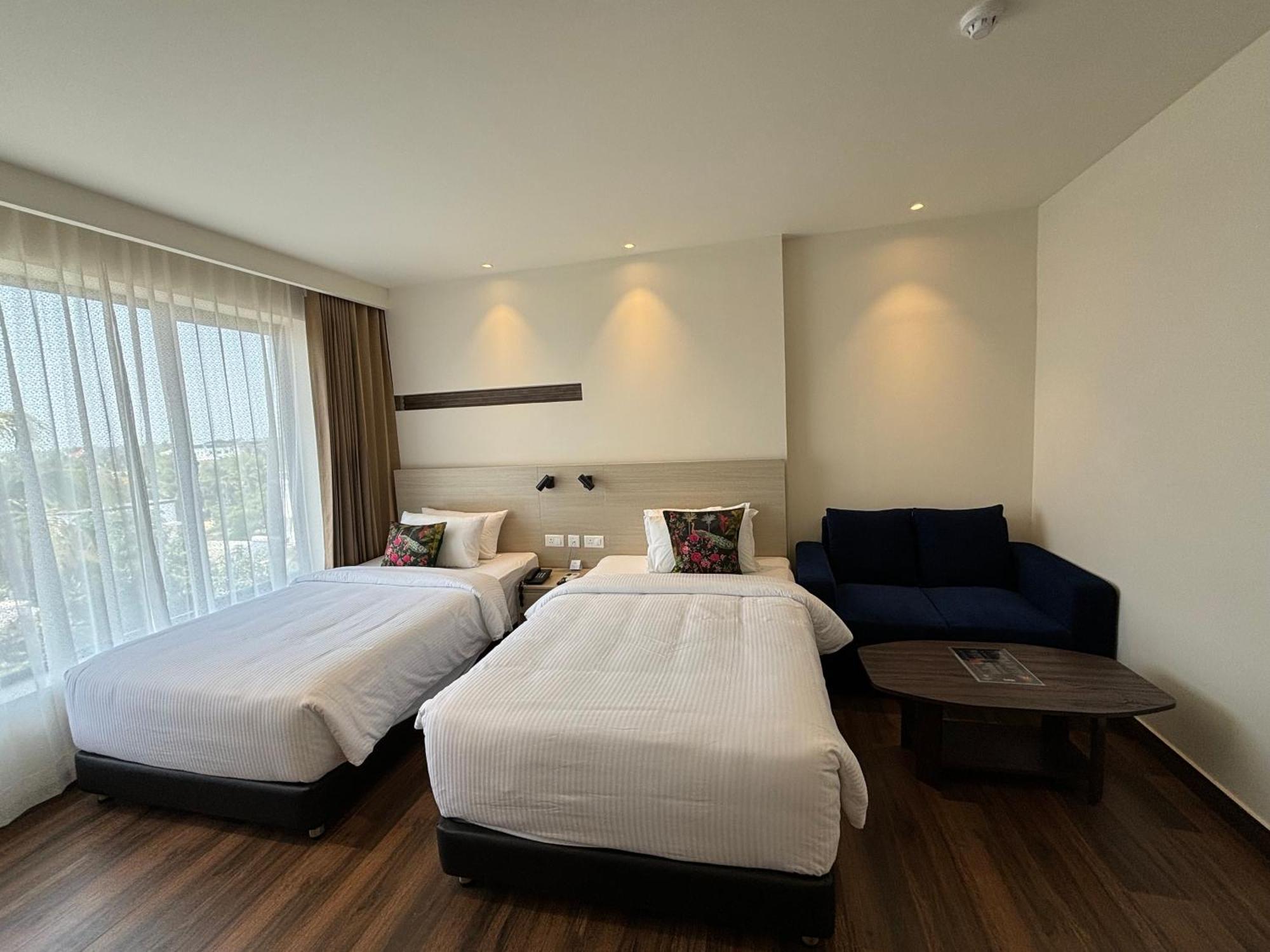 Presidency Airport Hotel Kochi Exteriör bild