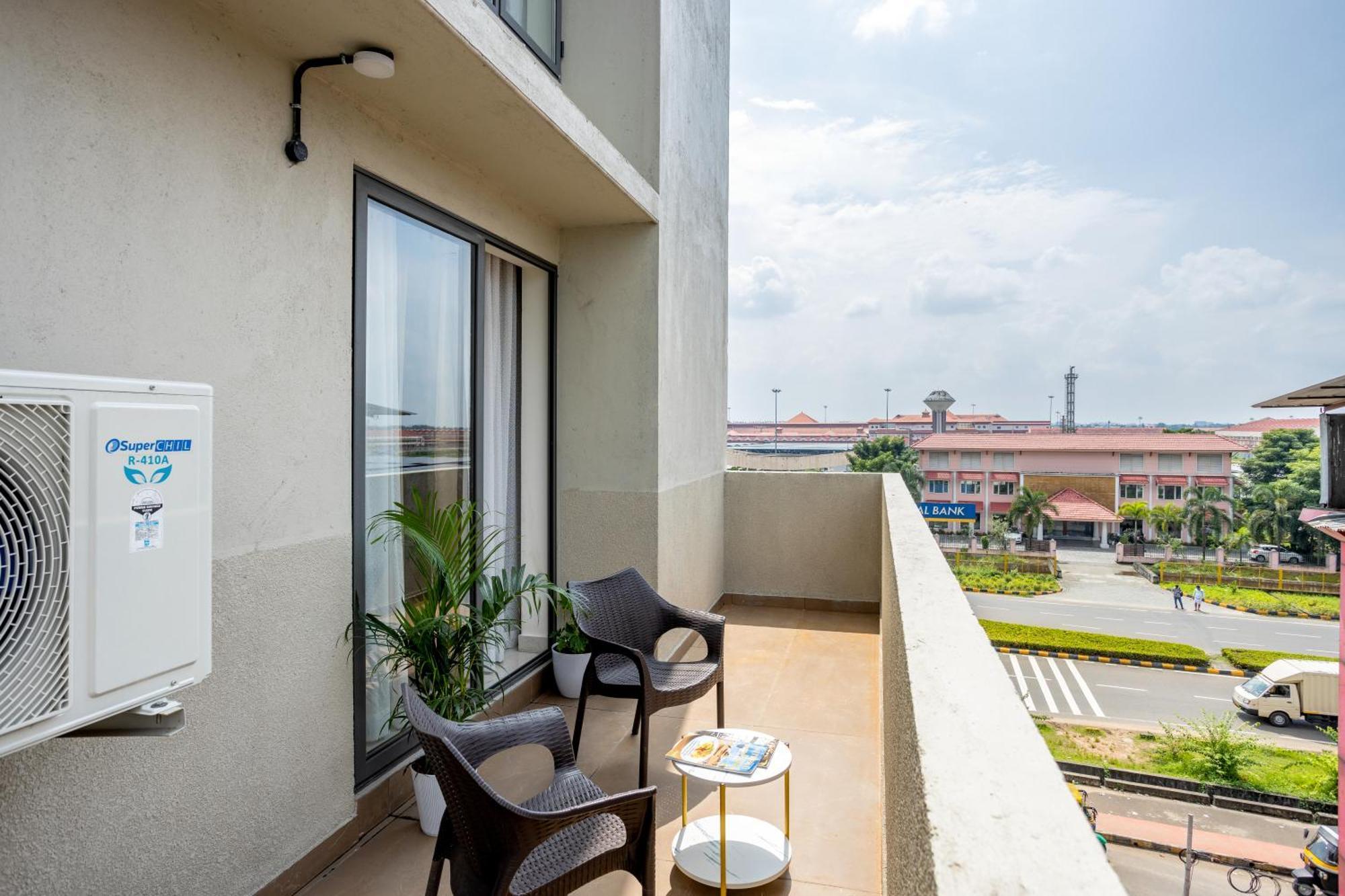 Presidency Airport Hotel Kochi Exteriör bild