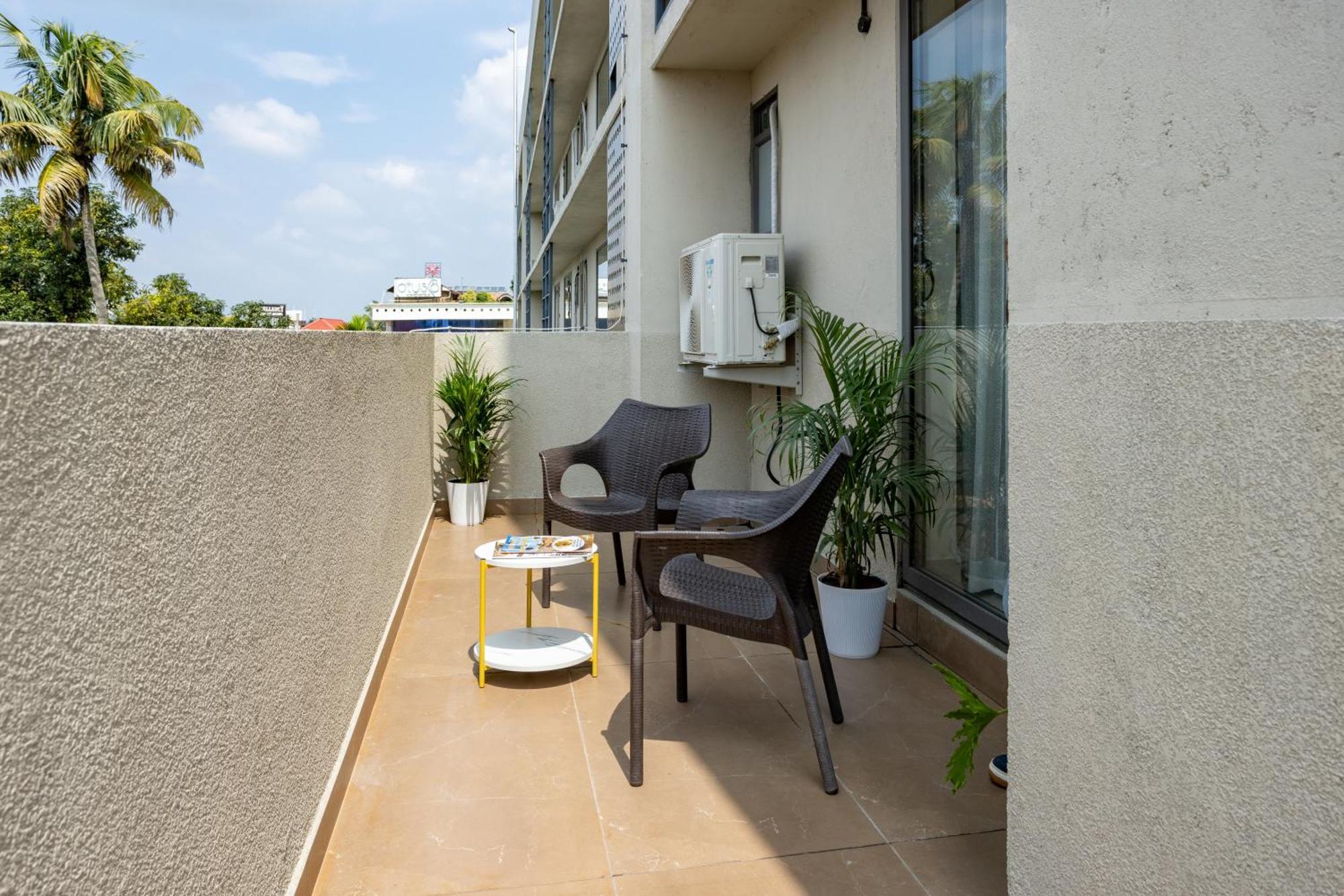 Presidency Airport Hotel Kochi Exteriör bild