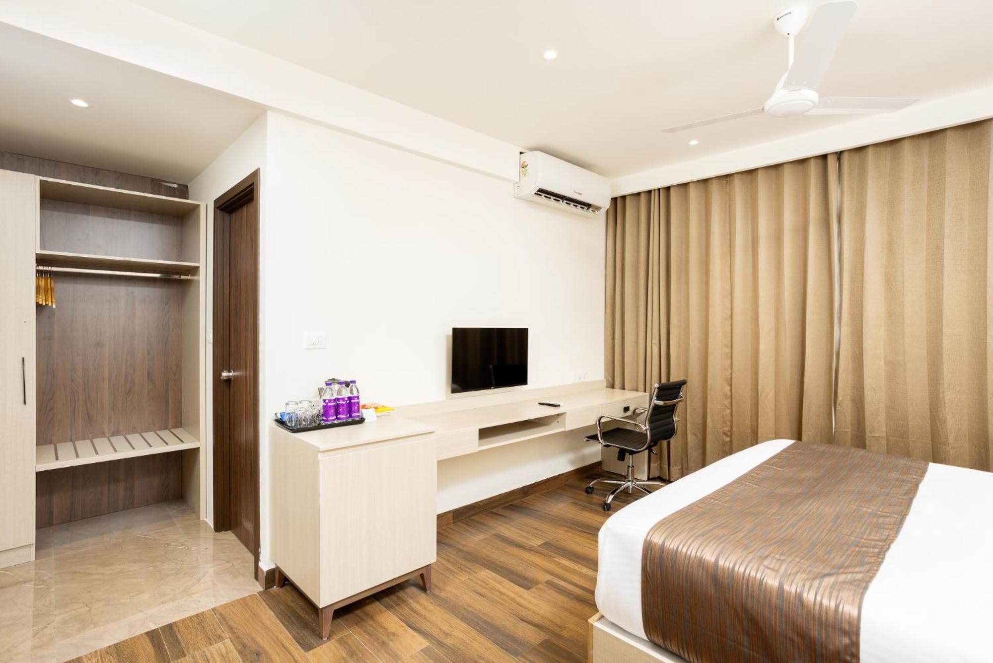 Presidency Airport Hotel Kochi Exteriör bild