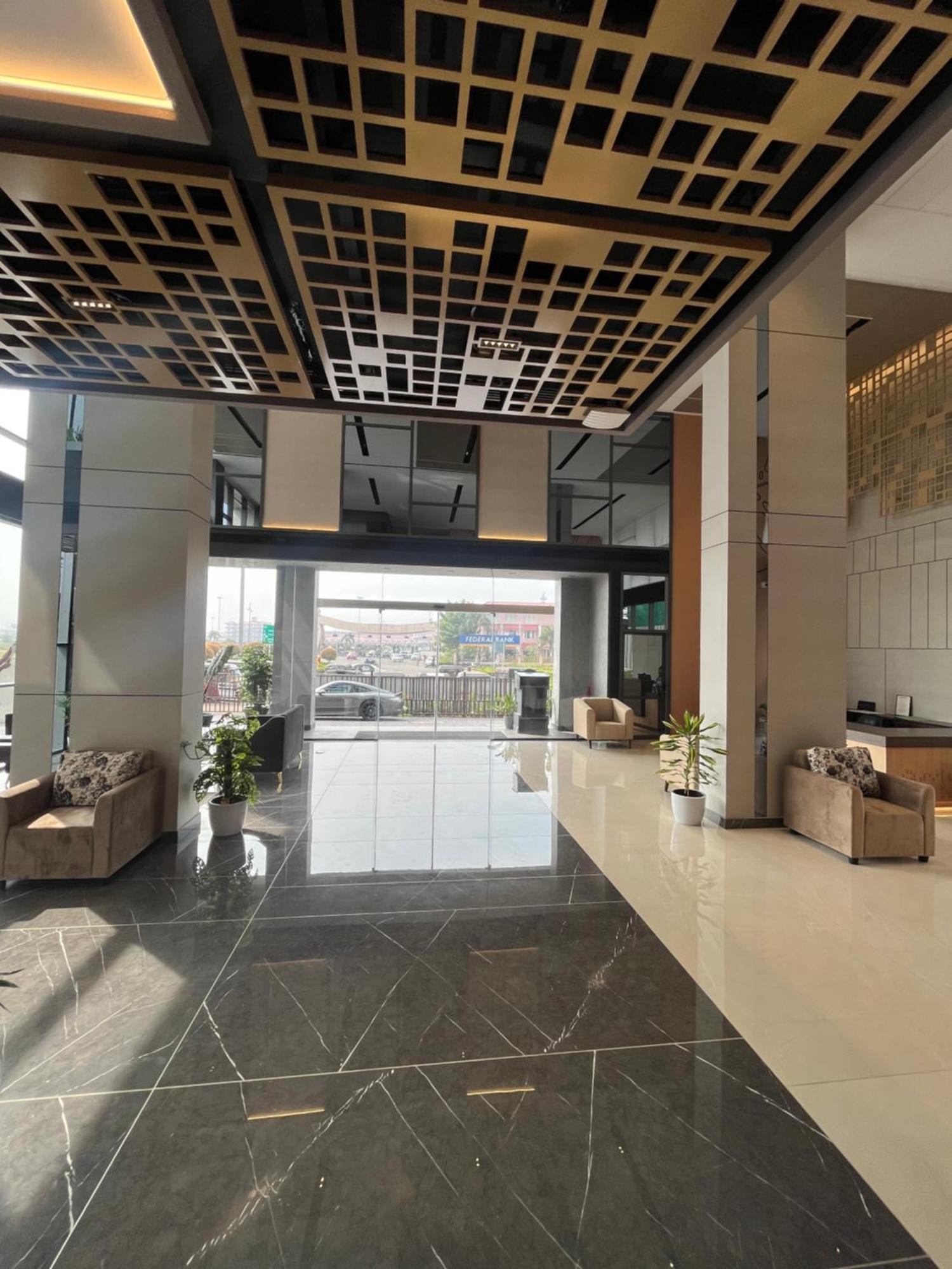 Presidency Airport Hotel Kochi Exteriör bild