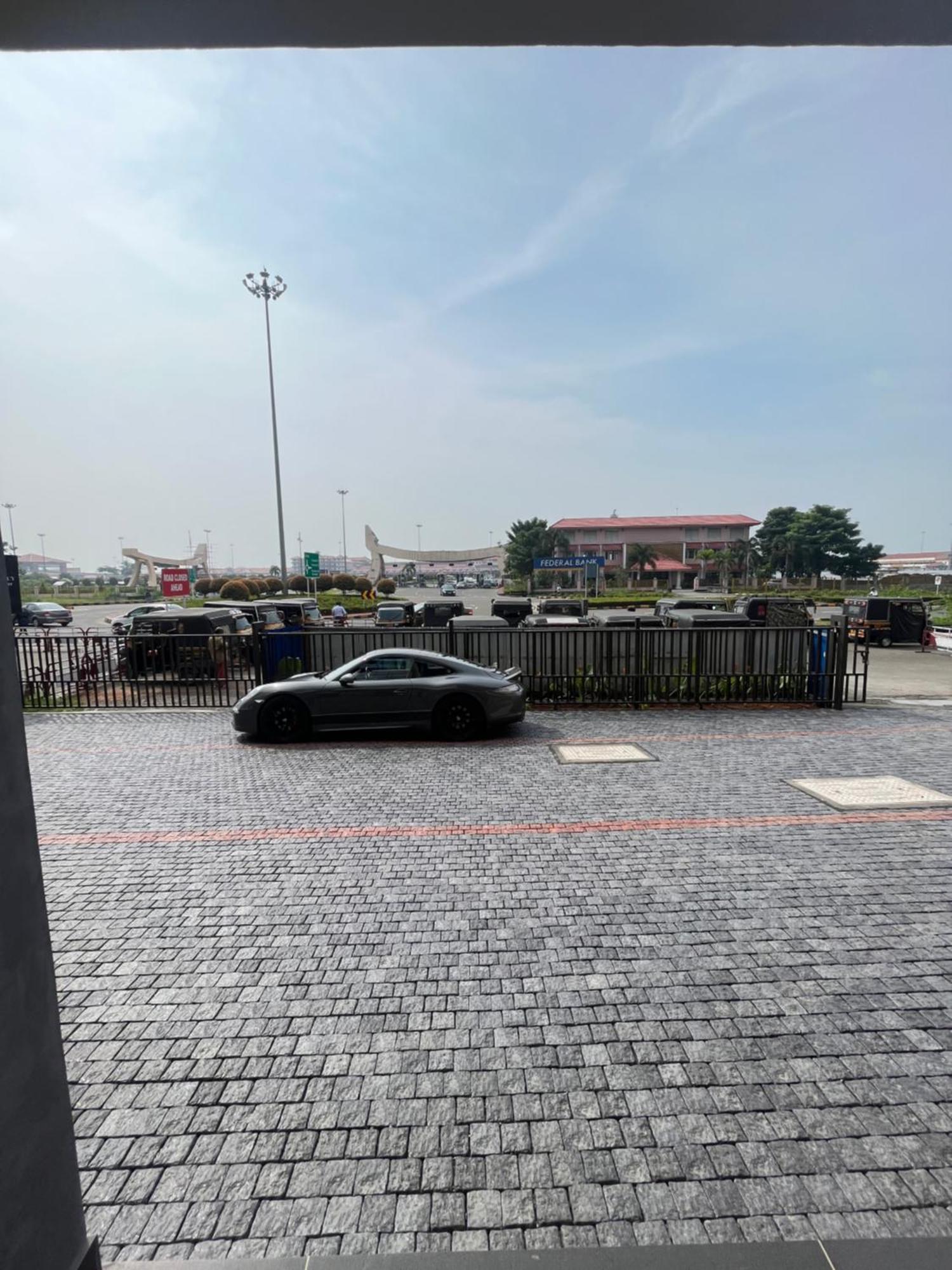 Presidency Airport Hotel Kochi Exteriör bild